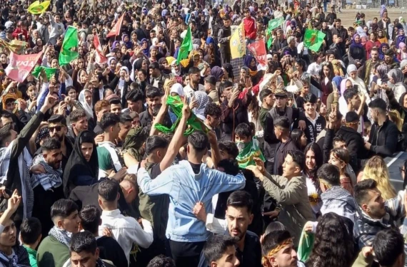 Halaylarla karşıladılar...