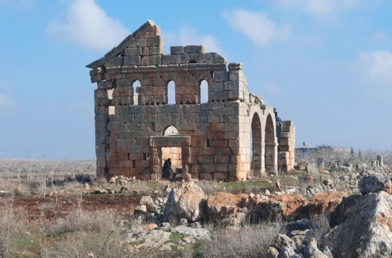 Taşlarını bir bir söktüler, dağıttılar, kırdılar