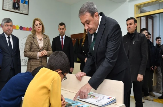 Vali Şıldak, görme engelli öğrencilerle buluştu: