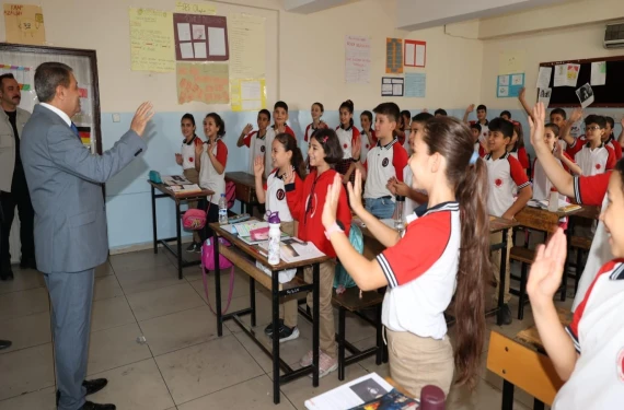 Bir okula daha sürpriz ziyaret