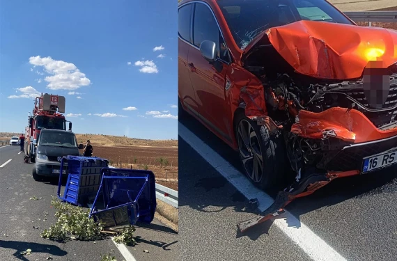 Otomobil ile motosiklet çarpıştı!