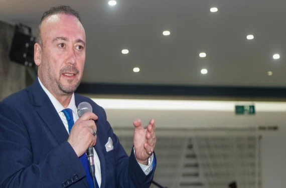 Hepsini şoförüne devretmiş