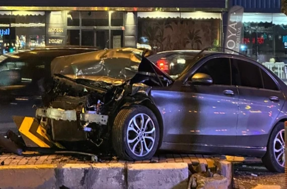 İki araç çarpıştı...