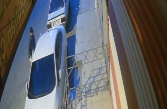 Yürüyerek geldi, araçla gitti....