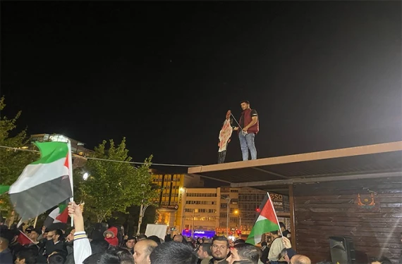 Netanyahu’yu ‘astılar’