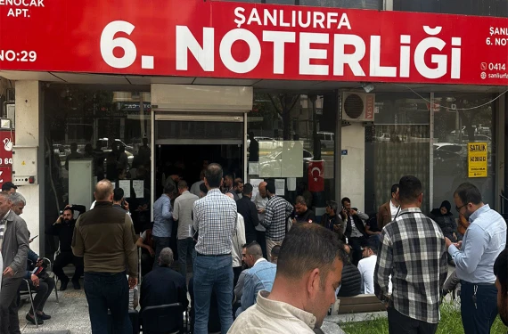 Tek nöbetçi yetmiyor, kuyruklar uzuyor