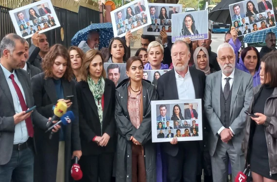 DEM heyeti bakanlığa yürüdü