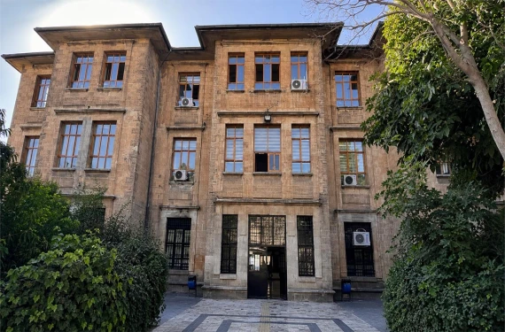 Tarihi bina boşaltılıyor