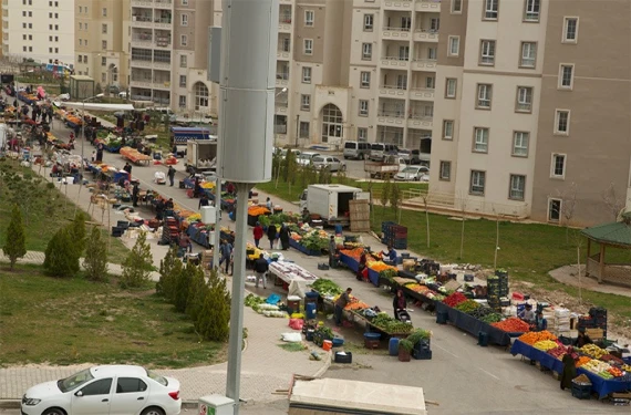 Ama pazarda yine yüzler asık