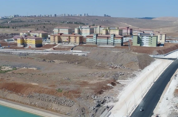 Kapılarından geçenin hayatı kurtuluyor:
