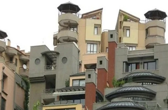 Davayı kaybetti, oturduğu evi boşaltıyor