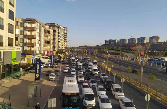 Akın akın geliyorlar...