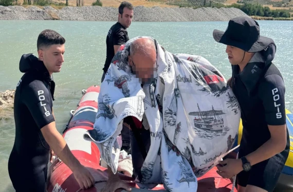 Şişme botla açıldı, rüzgara kapıldı