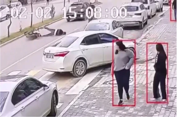 Sürücü metrelerce savruldu