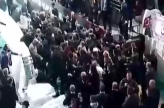 Kurultayda koltuk kavgası: