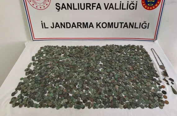 Binlercesine el konuldu