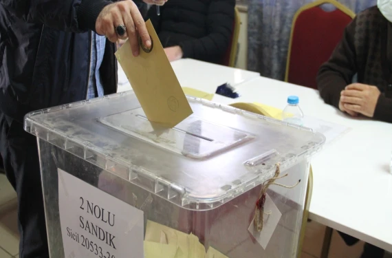 Hangi parti kaç il ve ilçede kazandı?