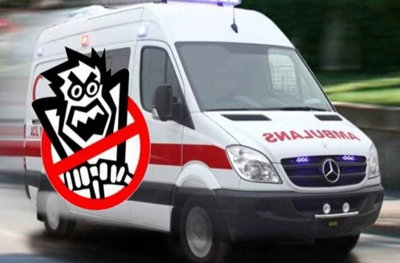 Servis ve otomobil çarpıştı: