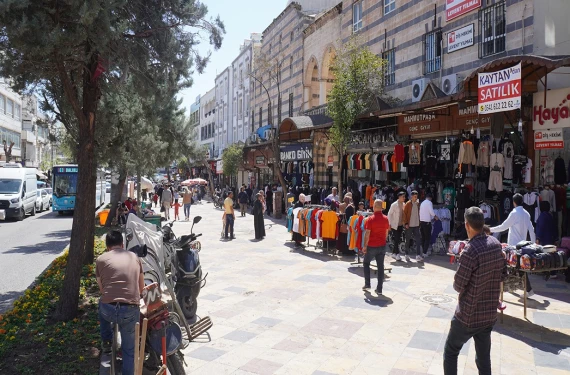 Yola çıktı: