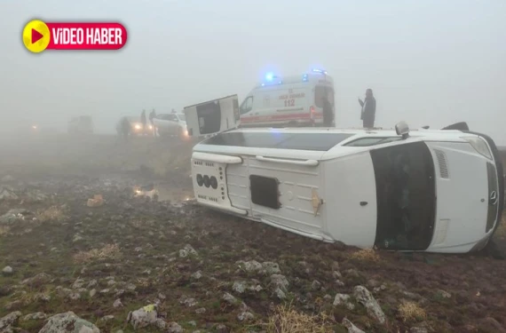 Urfa'da öğretmenleri taşıyan minibüs devrildi: