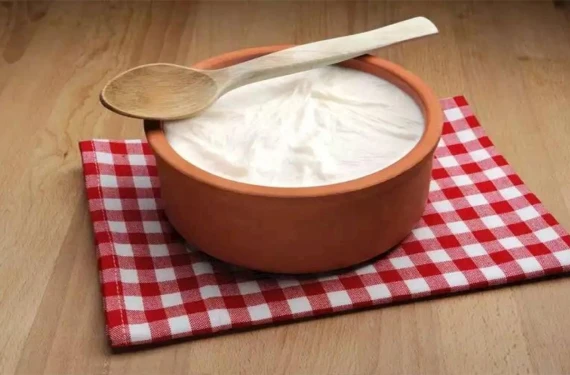 Hem de yanı başımızda