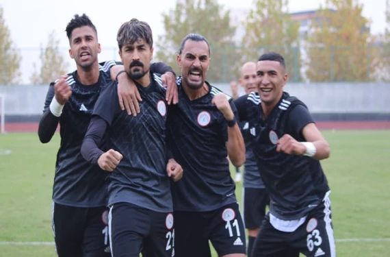 Lider yoluna dolu dizgin devam ediyor