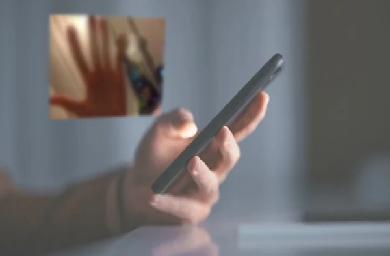 'Smartphone Pinky'