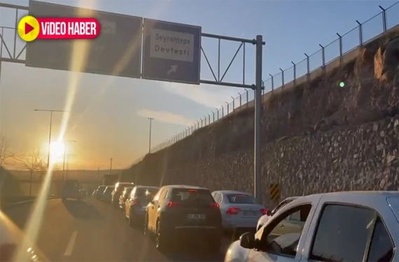 Kilometrelerce araç kuyruğu!