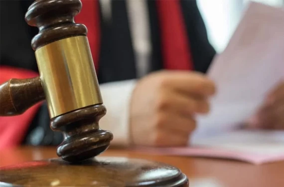 Hem maaş kesildi hem faiziyle geri isteniyor