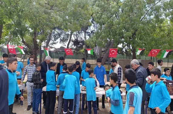 Öğrencilerin hareketi takdir topladı