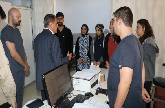 Bir anda karşılarına çıktı