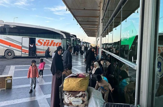 Valizini kapan soluğu sınırda alıyor!