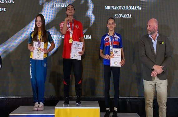 Rakiplerini teker teker devirdi!