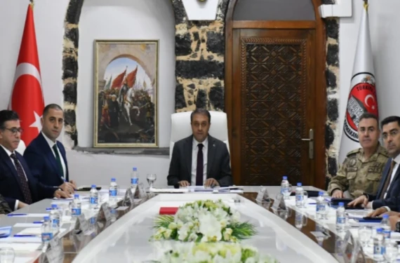 Vali ilçeye gitti