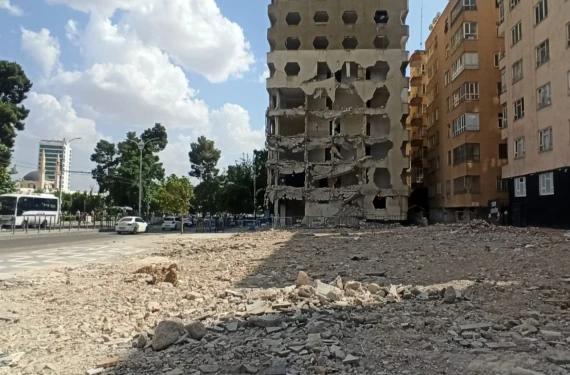 Neden hala yıkılmadı?