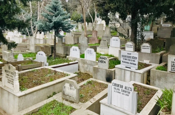 Babası vefat etti
