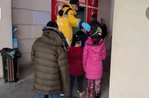 100 öğrenci hastaneye kaldırıldı