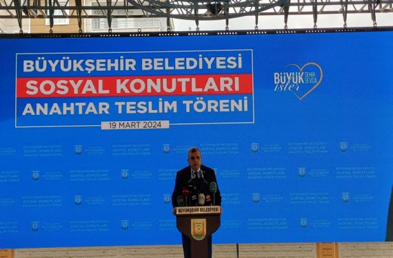 Konutların anahtar teslimi törenle yapılıyor