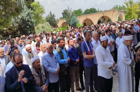 Kardeşi namaz sonrası konuştu
