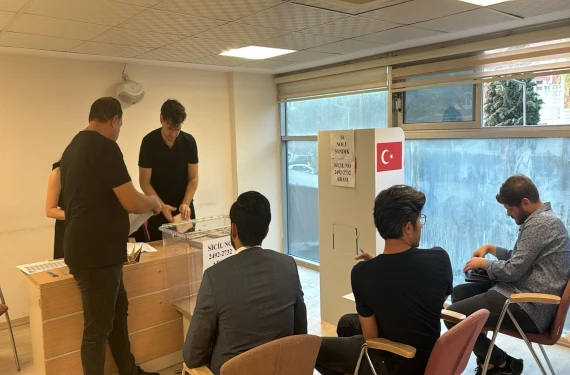 Oylar sayılmaya başlandı