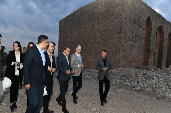 Şanlıurfa Valisi'nden kiliseye ziyaret