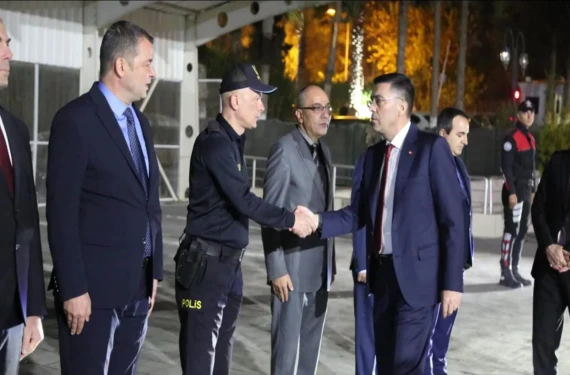 Yeni müdür koltuğuna oturdu...
