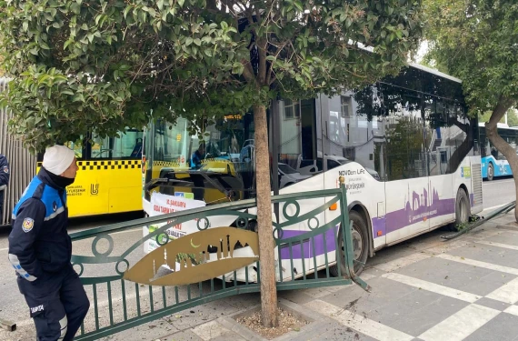 Halk otobüsü bariyerlere çarptı