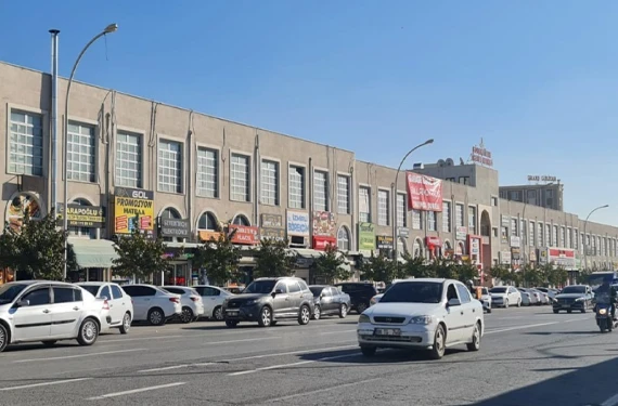 Binalar reklam iskelesine dönüştü...