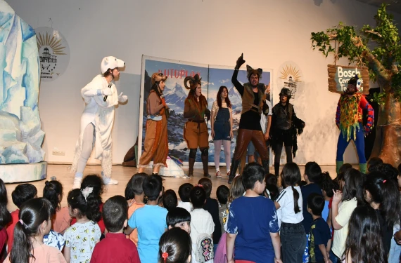 Aileler ve çocuklardan alkış topladı