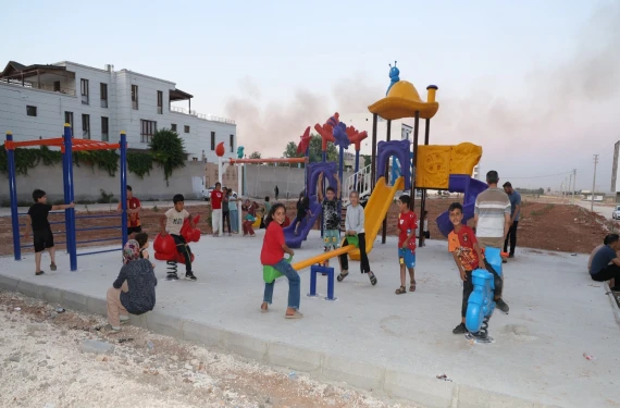 Belediyeden kurum bahçelerine oyun grubu...