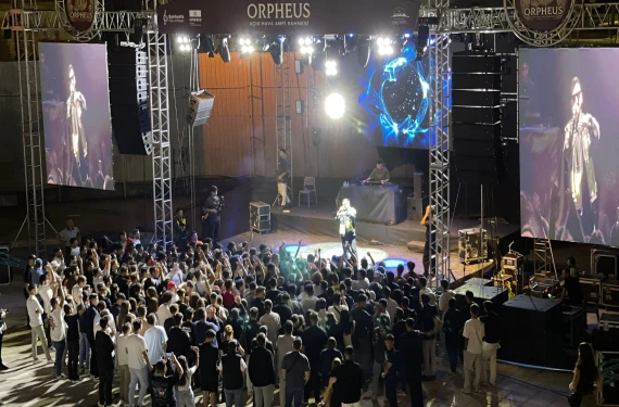 Gençlerin coşkulu anları