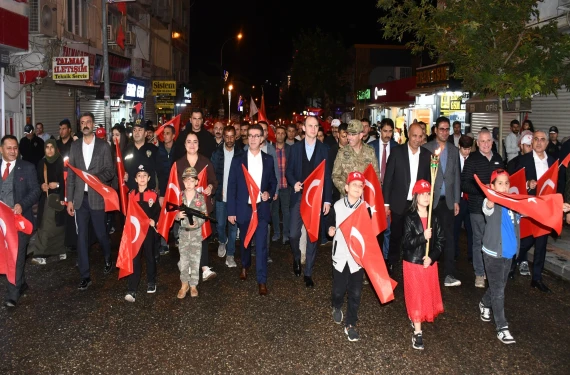 Kutlamalarda fener alayı