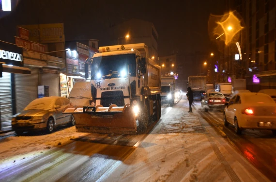 Belediye ekipleri sahada