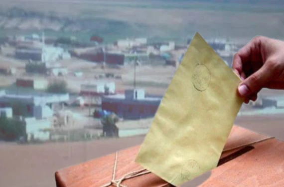 Muhtar köyü ikiye böldü, sandığı protesto var!